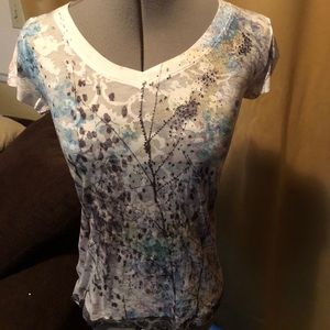 Very cute lightweight t-shirt.